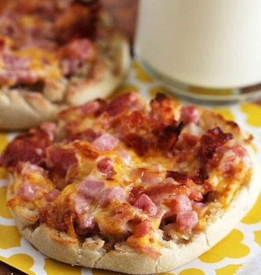 C&Co Bacon & Cheese Topped English Muffin 12pk